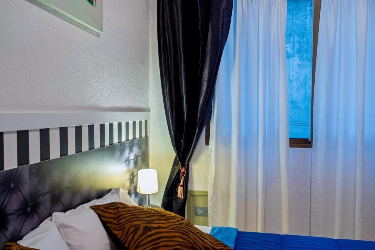 Bed & Breakfast La Reina De Gran Via - Parking Tph Madrid