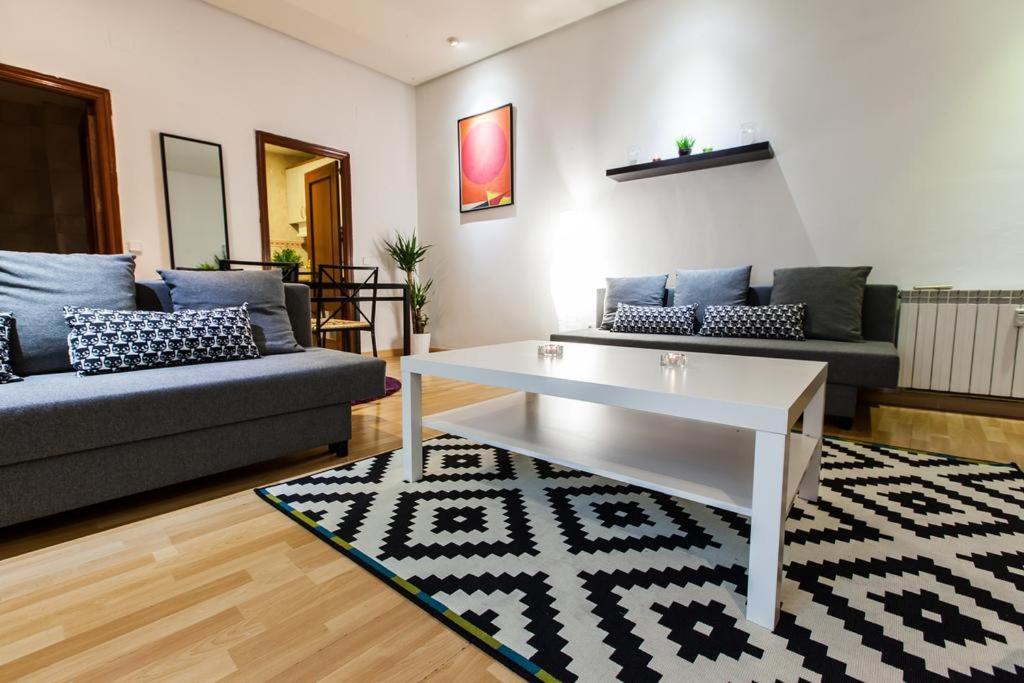 Apartment Letras I *