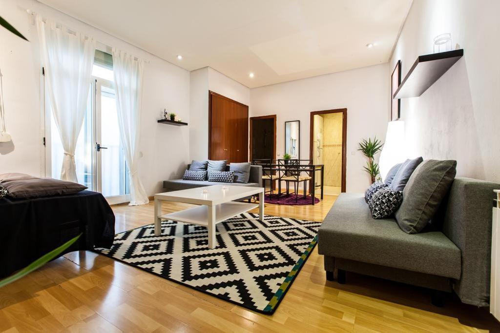 Apartment Letras I *