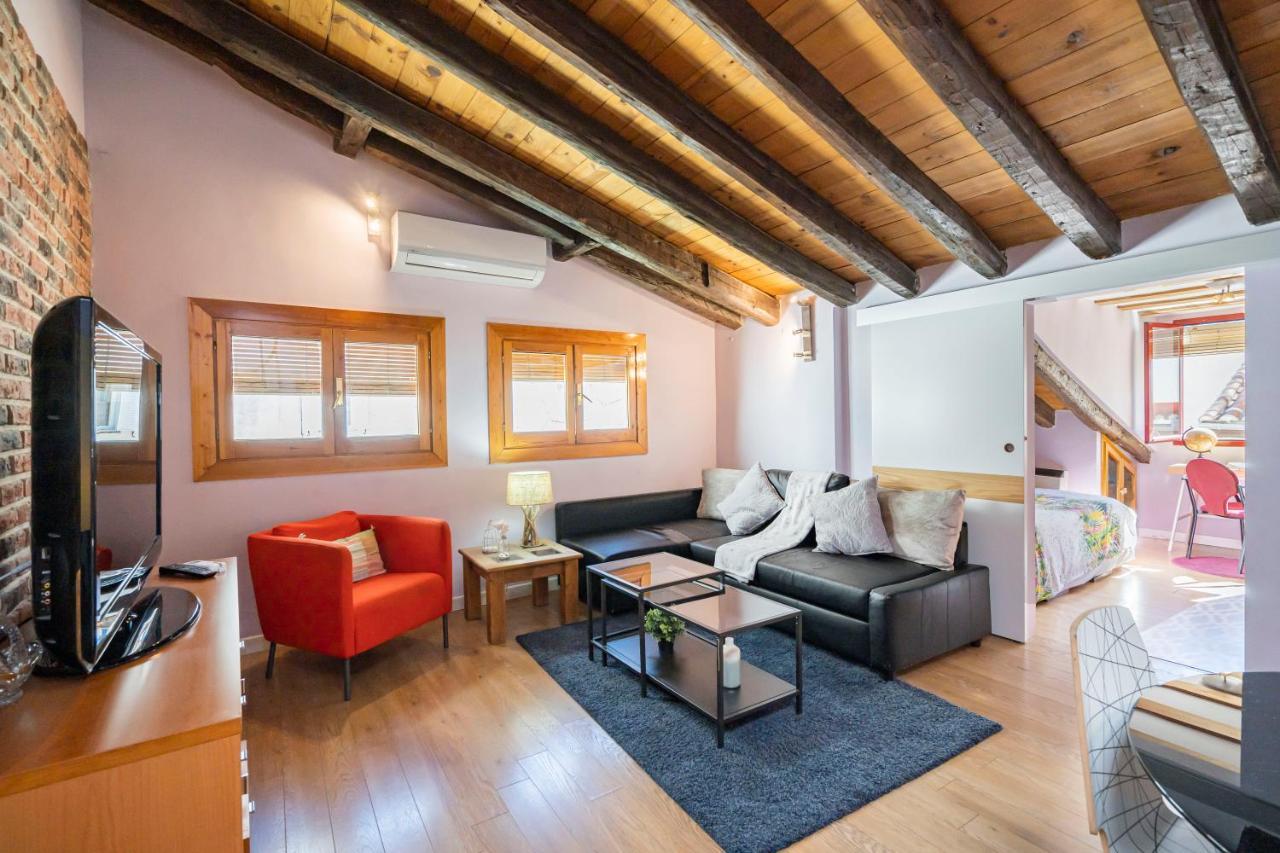 Appartement For Cozy Attic Private Terrace In Ech5 *