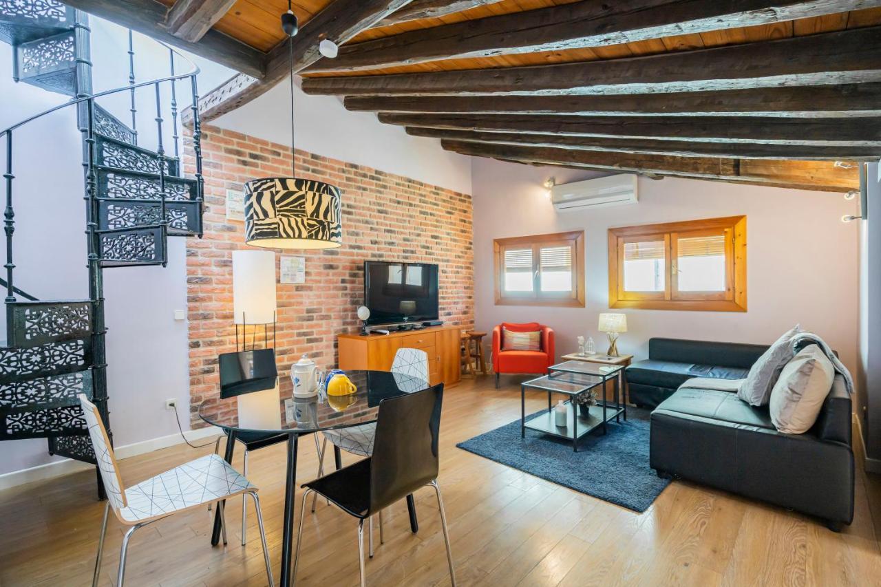 Appartement For Cozy Attic Private Terrace In Ech5 *