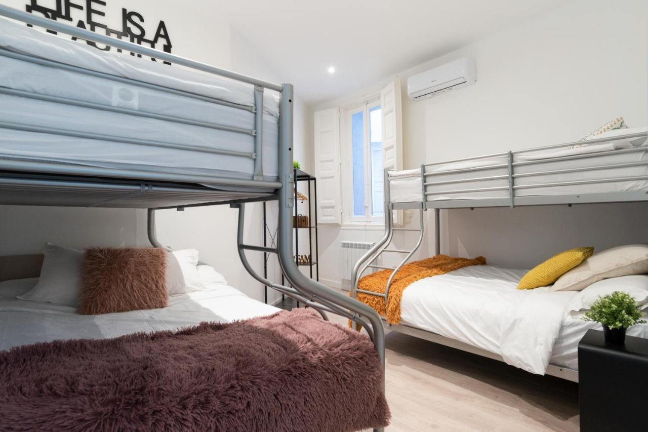 Plaza Mayor Groups By Monaro***** Madrid