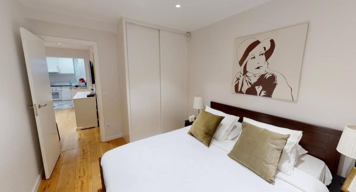 Edsam Brown Apartment Madrid
