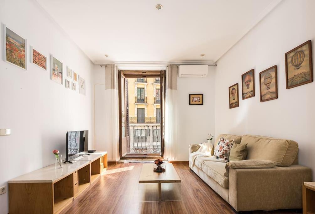 Living Cuchilleros Apartment Madrid
