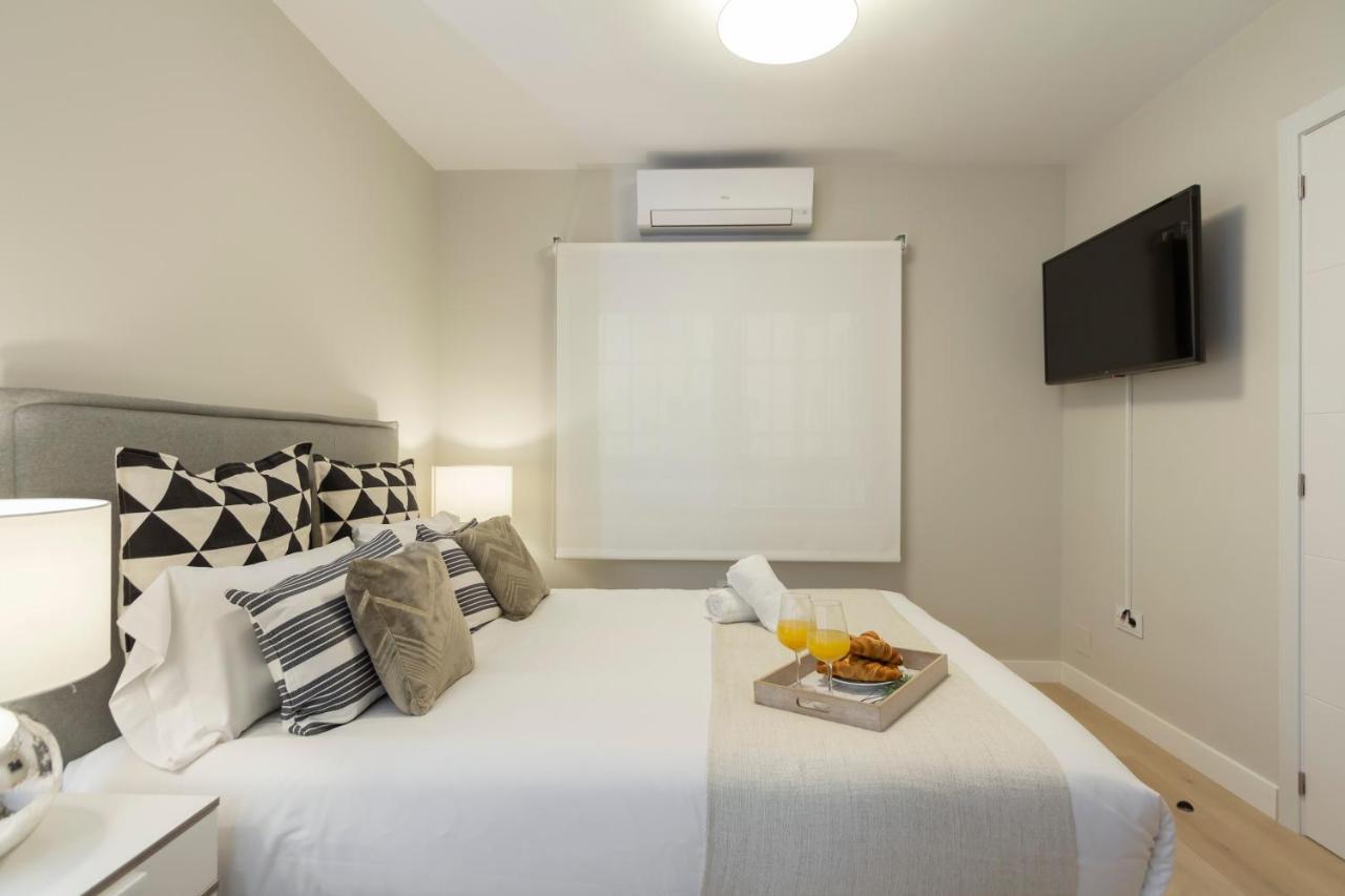 Dobohomes - Clara Del Rey *