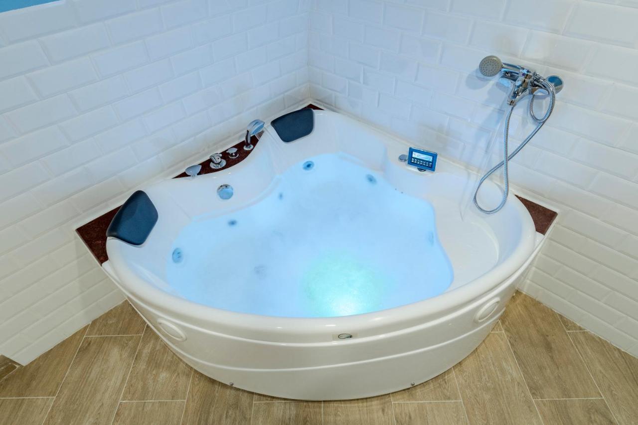 El Triangulo Del Arte - Jacuzzi