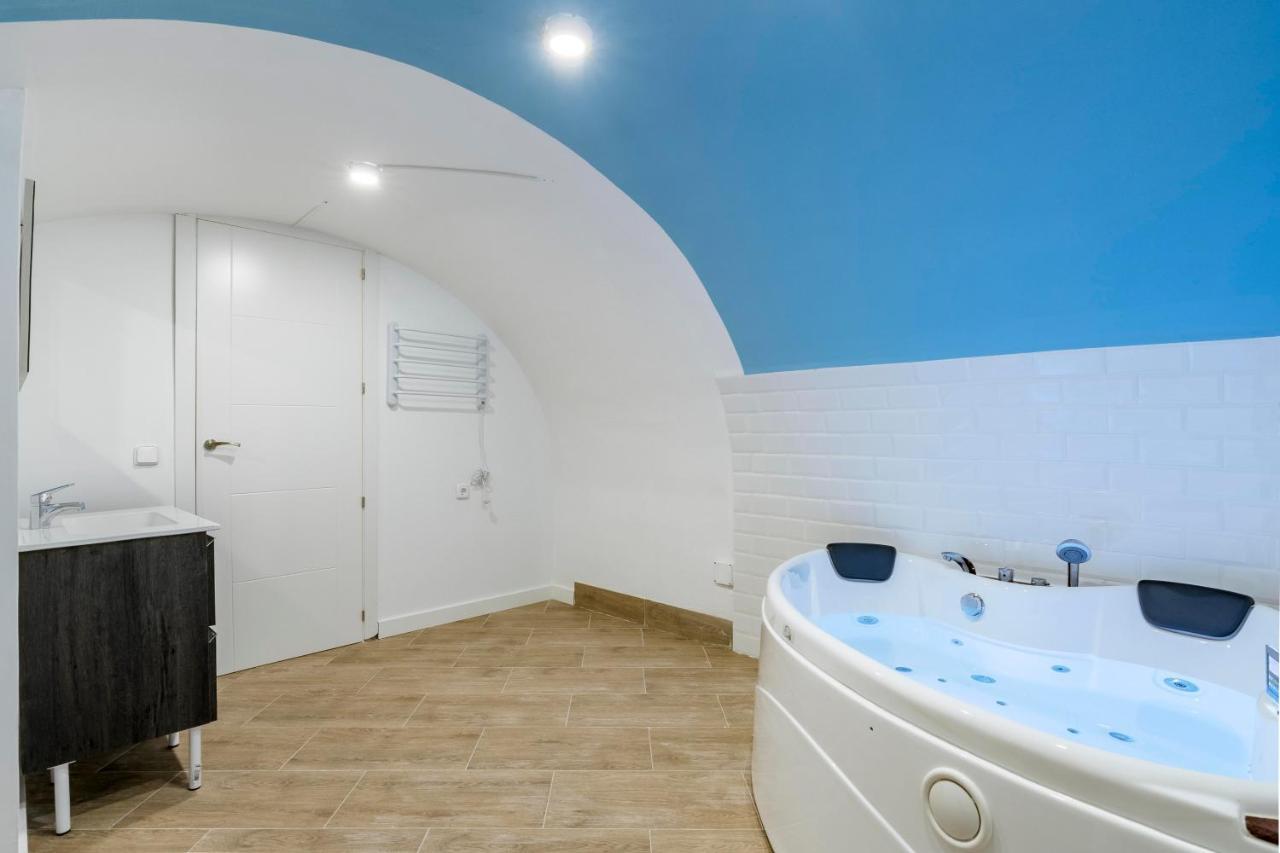 El Triangulo Del Arte - Jacuzzi * Madrid