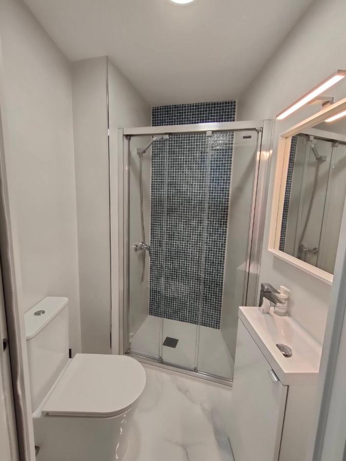 And Well-connected Flat In