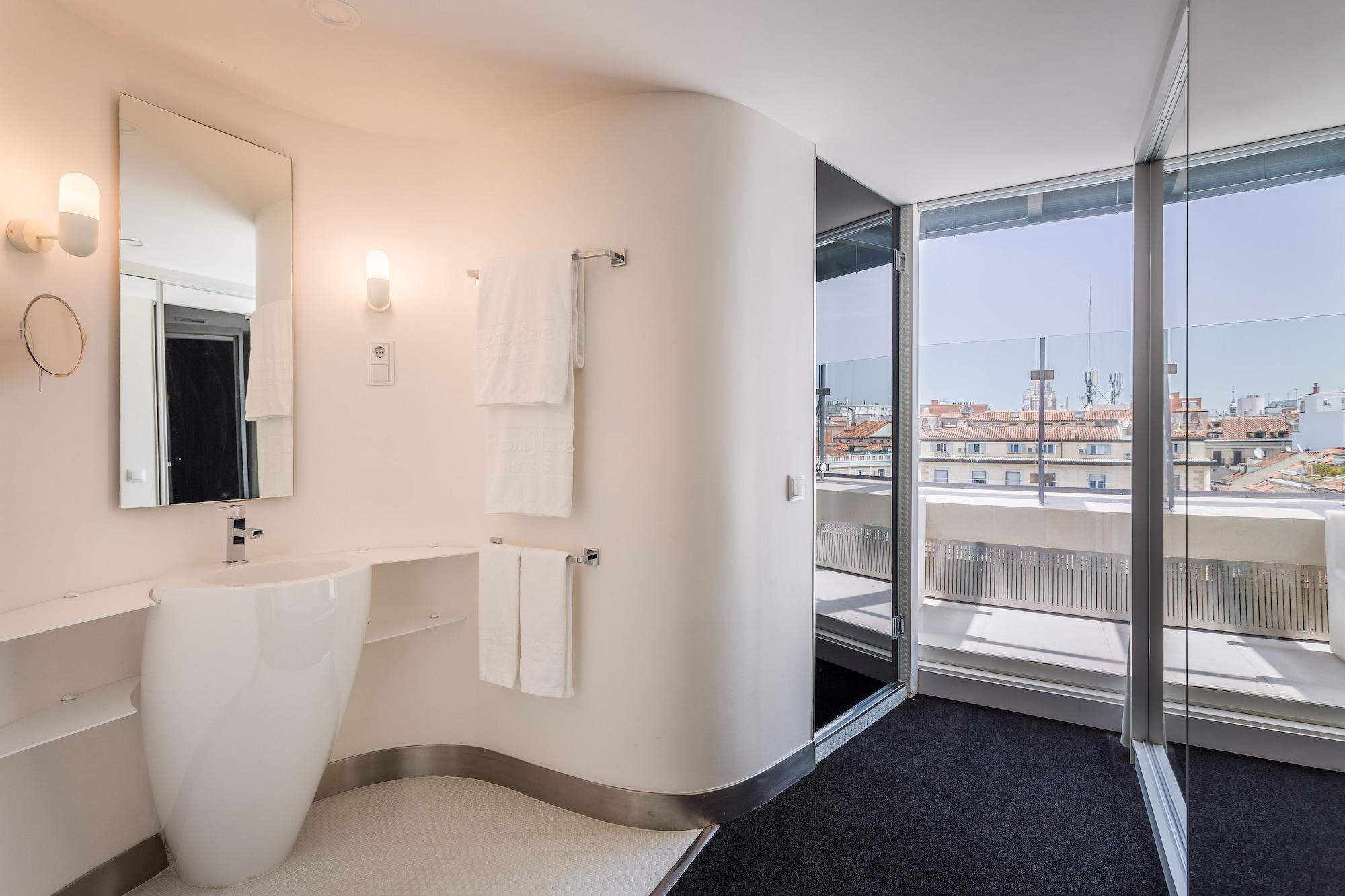 Mate Oscar Hotel 3*