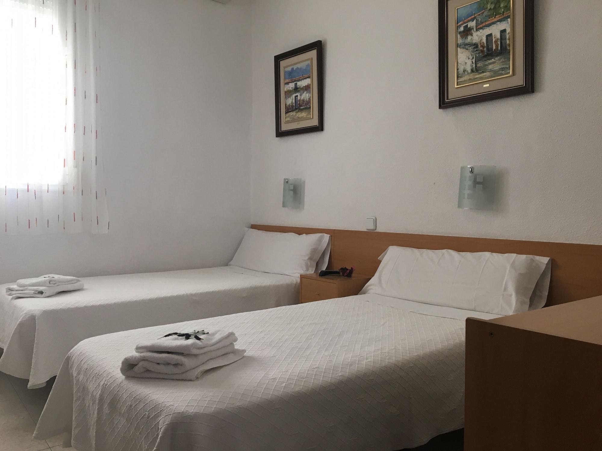 Hostal Lido Hotel *