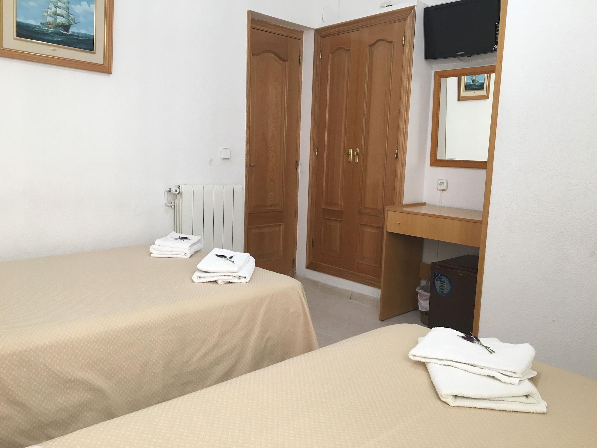 Hotel Hostal Lido *