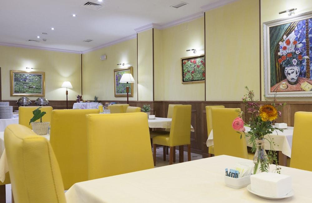 Agora Juan De Austria Hotel