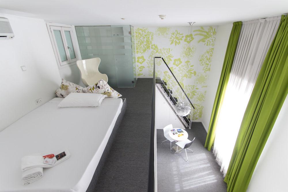 Mate Laura Hotel Madrid