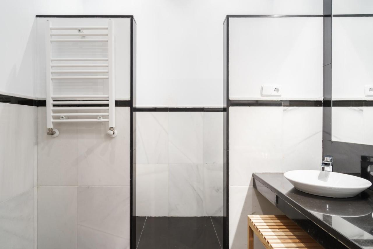 Homeabout Callao Ii 4br 3.5bt Madrid