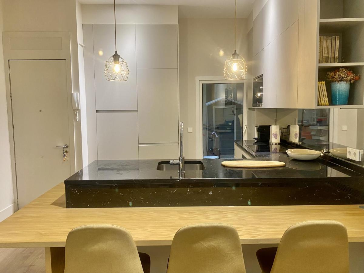 For Temporal With Beautiful Private Terrace In The Center Of Car19 Apartamento Madrid