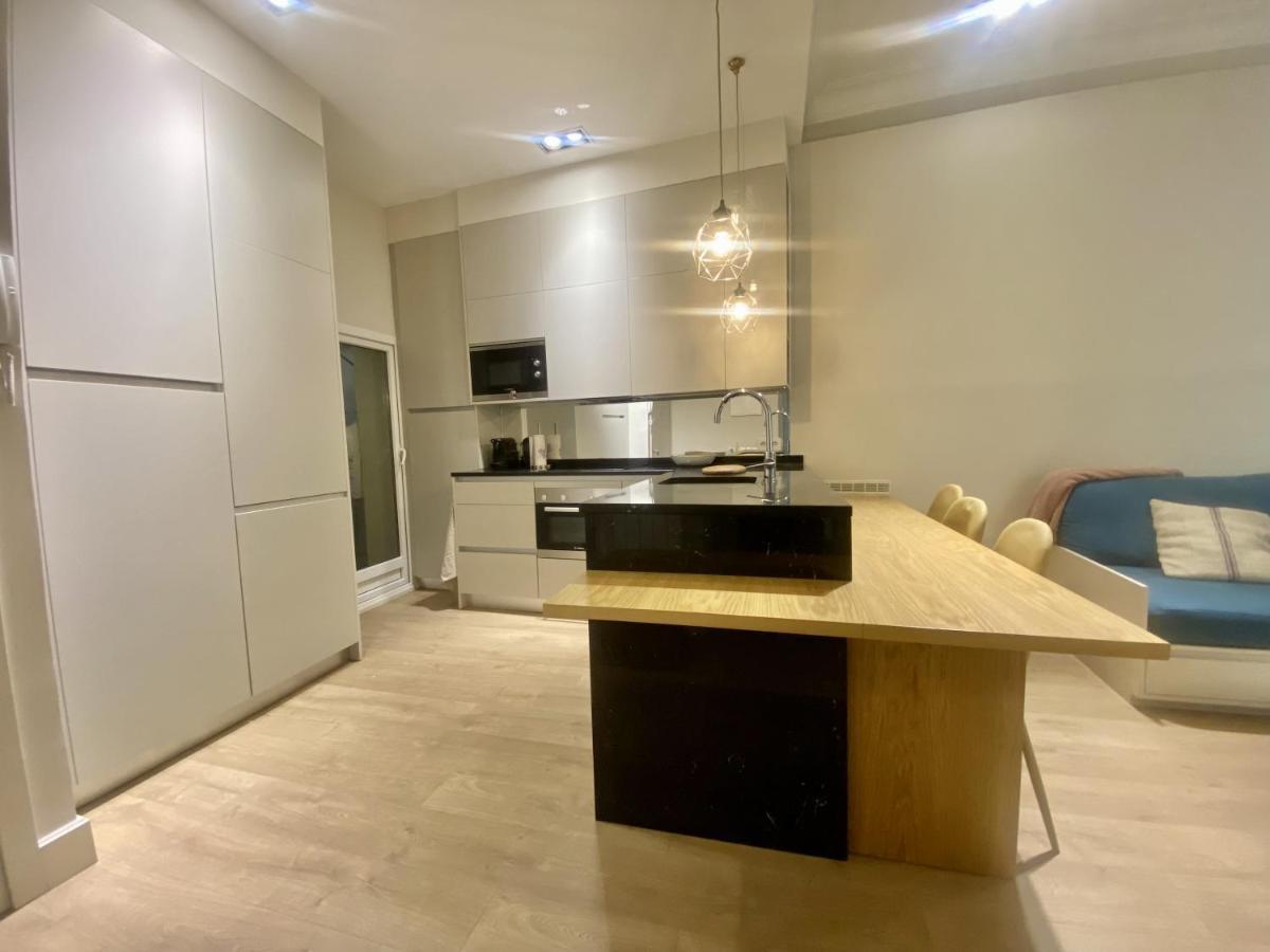 Apartamento For Temporal With Beautiful Private Terrace In The Center Of Car19 *