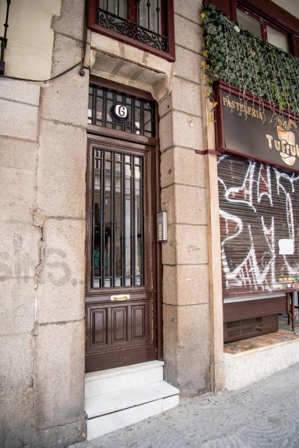 Disfruta, En La Misma Plaza Mayor Bonito Y Amplio * Madri