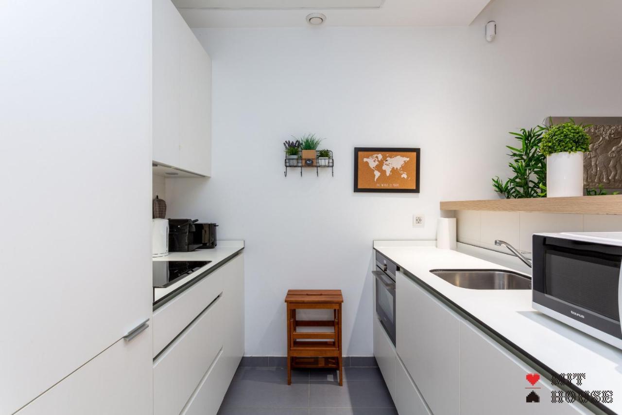 Mit House Ayala En Apartamento