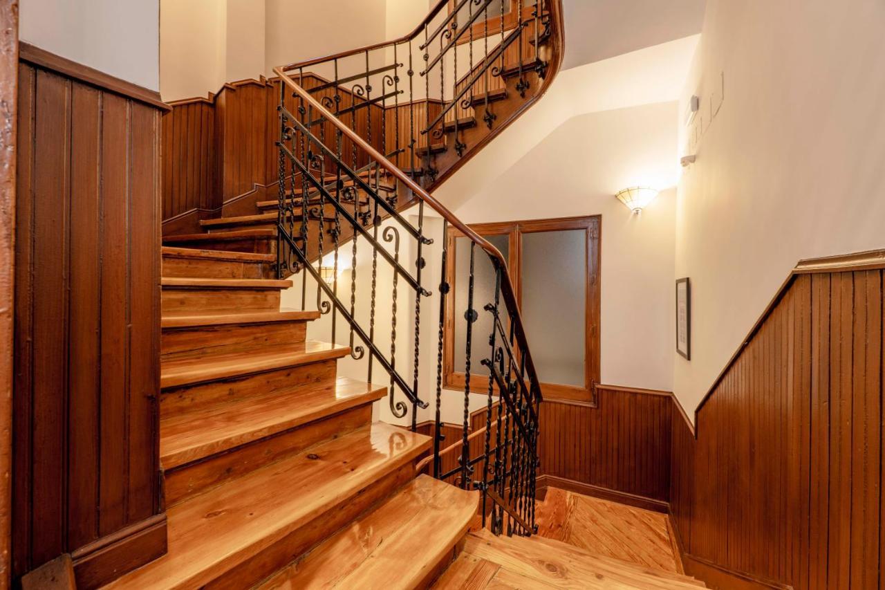 1915 Private Apartment *