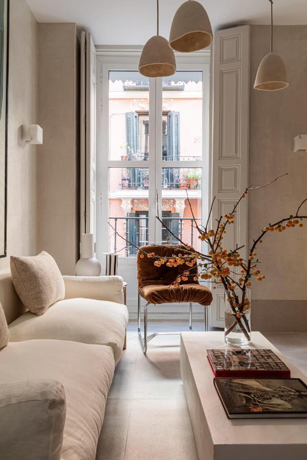 Recoletos Exclusive Private I Collection - Eleven Host
