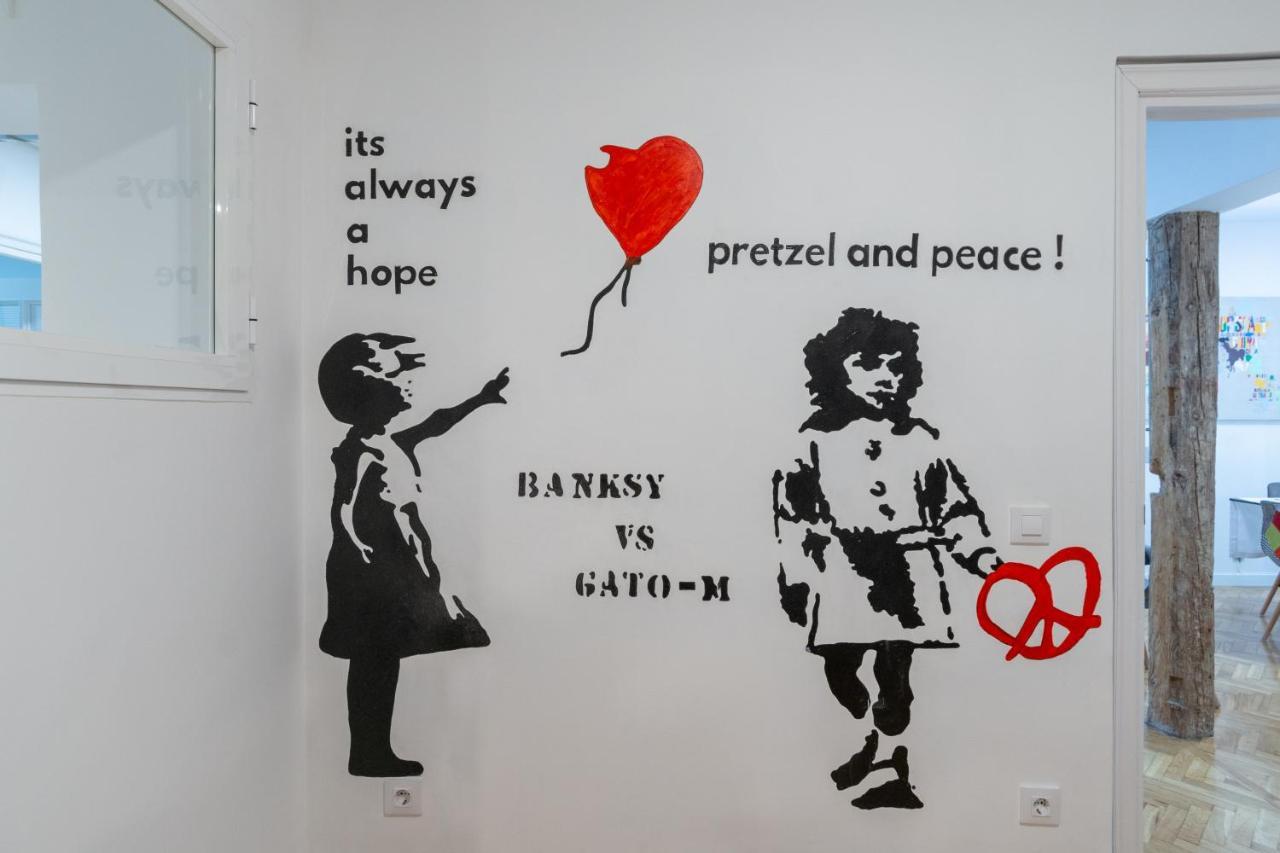 Groups Art-pop, By Monaro***** Apartamento *