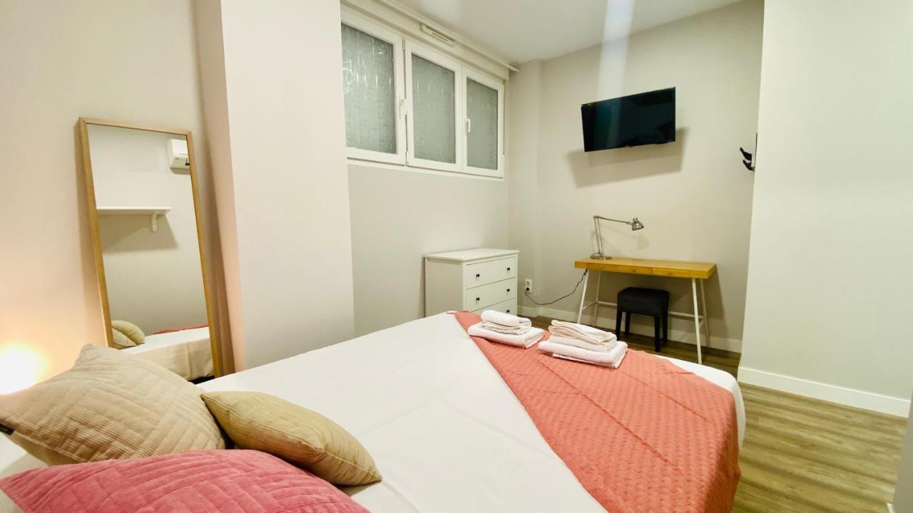 Centrally Located Duplex: Río-palacio Real Linneo Apartamento *