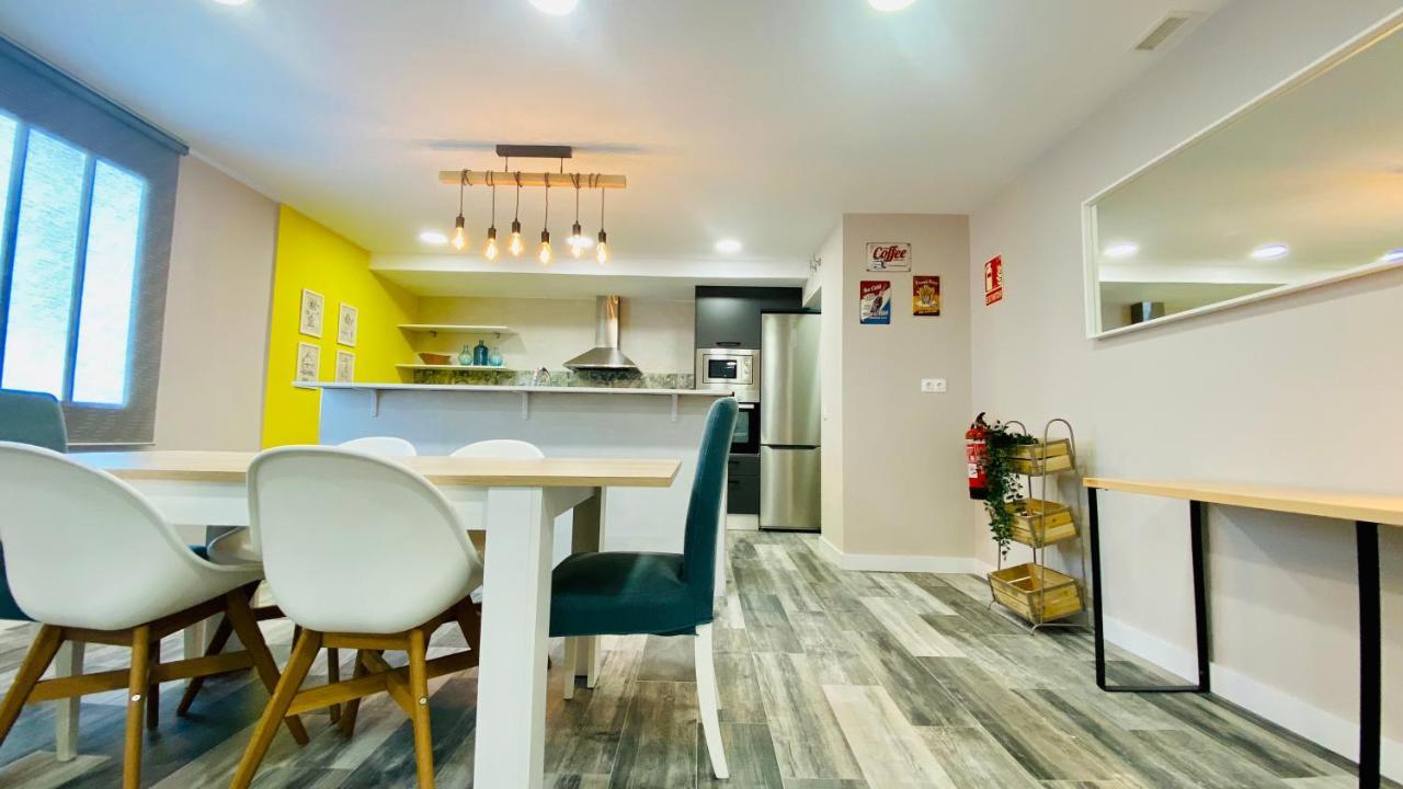 Centrally Located Duplex: Río-palacio Real Linneo Apartamento
