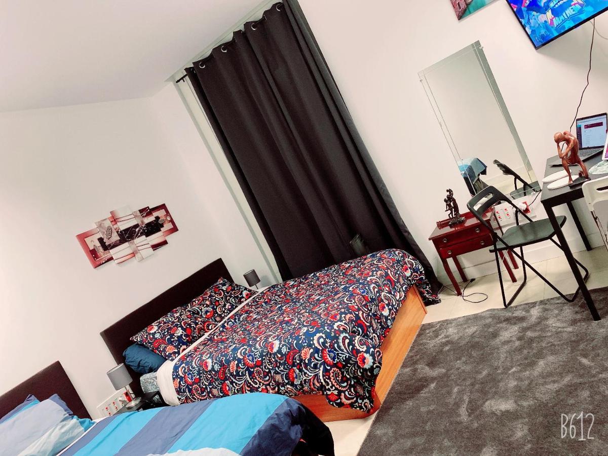 Parsa Bedrooms Apartment Madrid