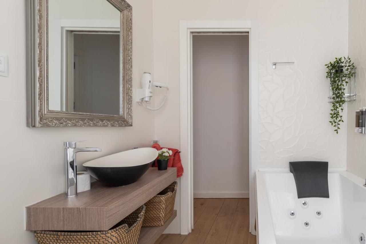 Jacuzzi Full Exterior Sol, By Monaro***** *