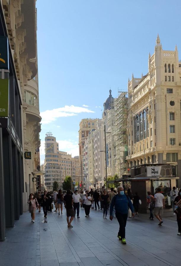 Gran Via. Salud. Puerta Del Sol. Callao. * Madri