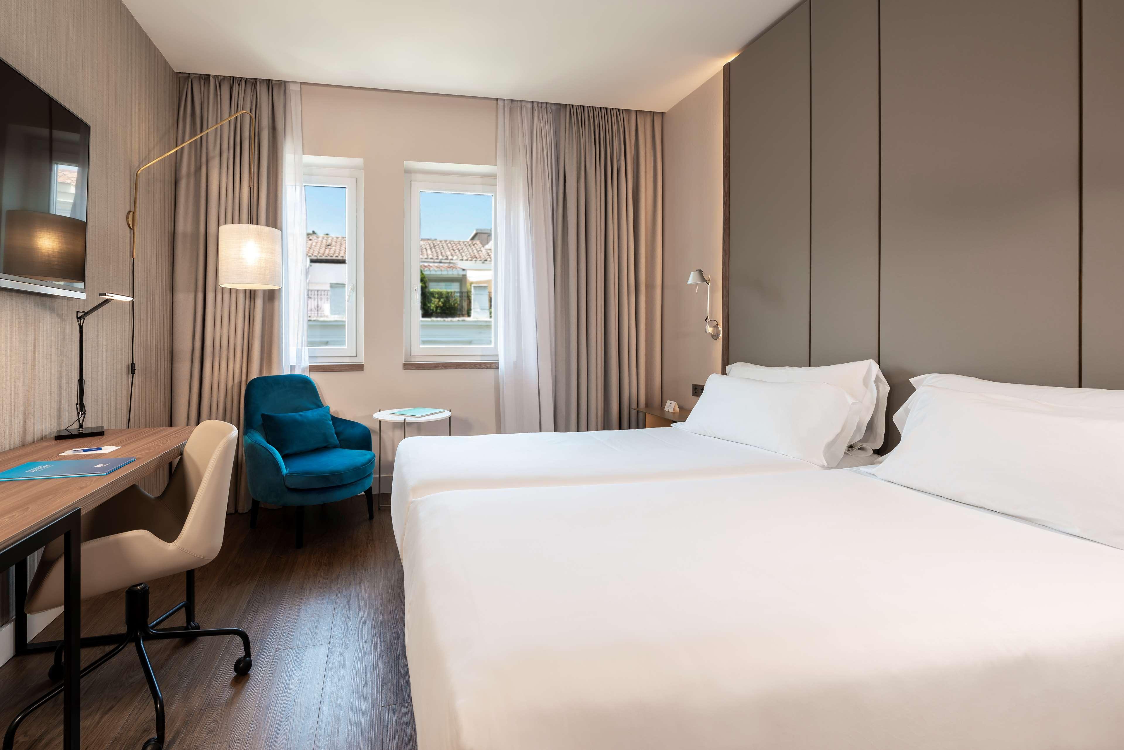 Nh Lagasca Hotel 4*