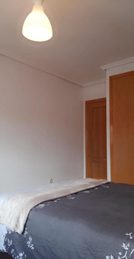 Quarto em Acomodações Particulares Habitación, Muy Amplia Y Luminosa, Muy Cerca Del Centro A 15 Min En El Metro A Sol Y Gran Vía *