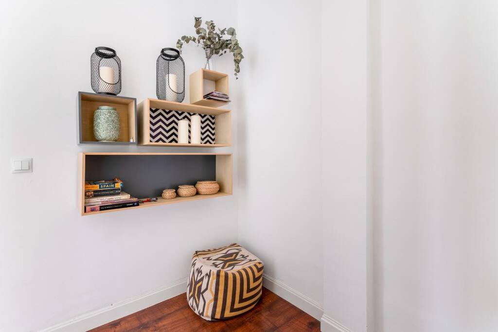 Modern In Downtown Area-2beds 1bath-plaza Mayor Apartment