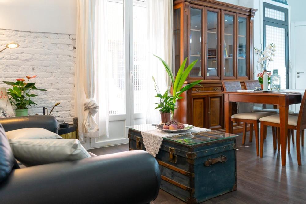 Modern And Neoclassical Flat * Madrid