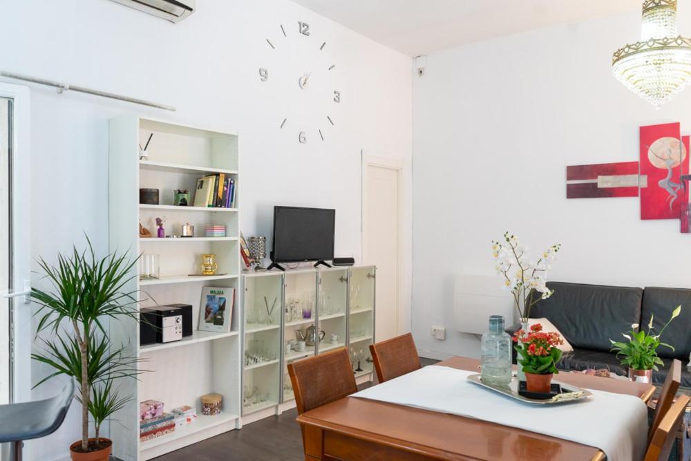 Modern And Neoclassical Flat *