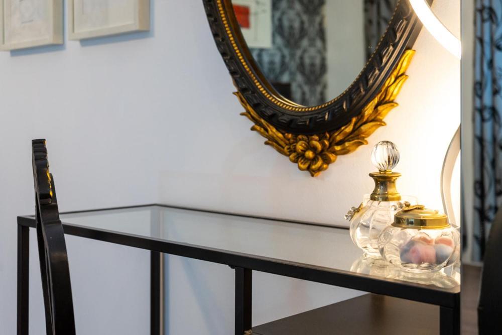 Modern And Neoclassical Flat Apartment Madrid