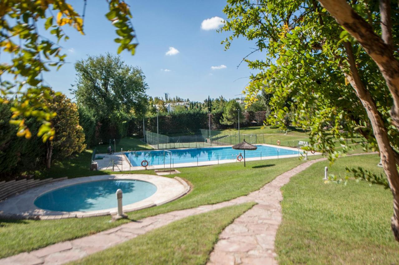 Luminoso Y Elegante En Urbanización De Lujo En Aravaca – / Con Piscina, Gimnasio Y Parking Privado Con Portero Y Vigilancia