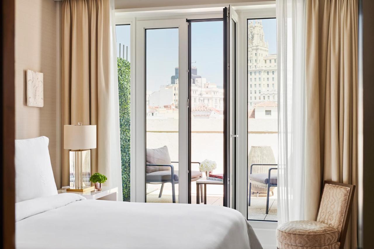 Four Seasons Hotel 5*