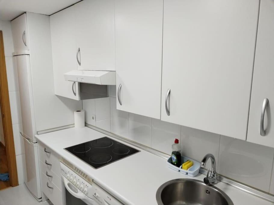 Amplio, Luminoso Y Confortable. Apartamento *