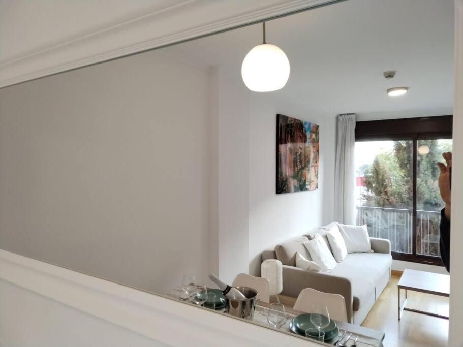 Amplio, Luminoso Y Confortable. Apartamento