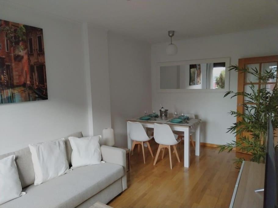Amplio, Luminoso Y Confortable. Apartamento *