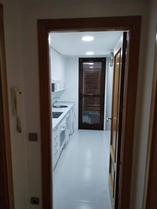 Apartamento Amplio, Luminoso Y Confortable. Madrid