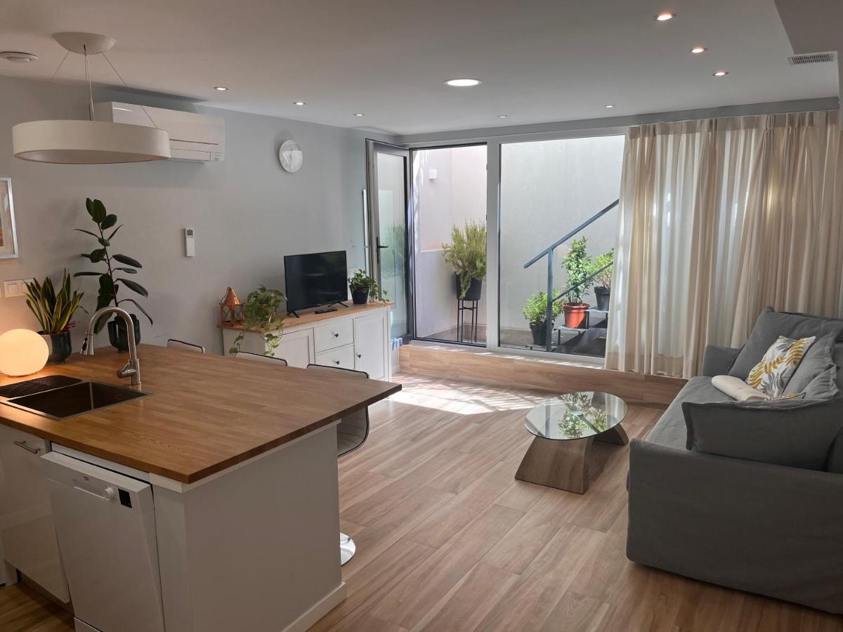Modern By The Airport-ifema Guest house