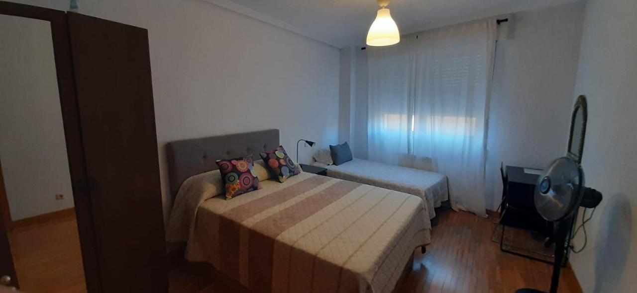 Privatunterkunft Habitacion, Muy Amplia Y Luminosa, Muy Cerca Del Centro A 15 Min En El Metro A Sol Y Gran Via *
