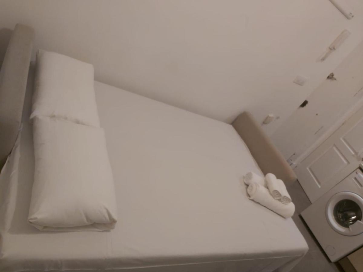 Cozy Studio Reina Sofia Amparo Apartment *