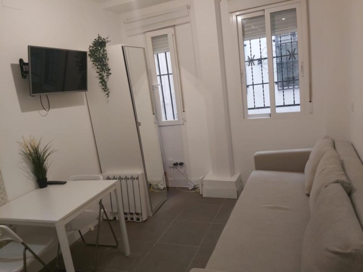 Cozy Studio Reina Sofia Amparo Madrid