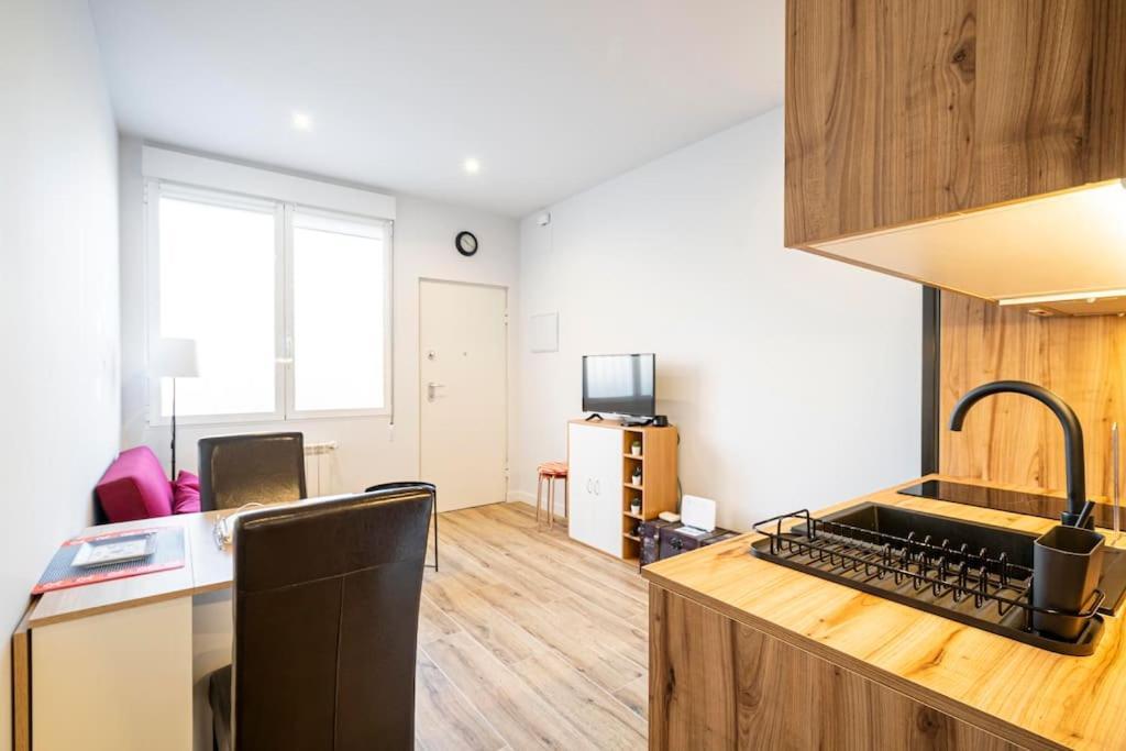 Agradable A Pie De Calle-30 Min De Sol Apartamento