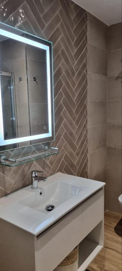 Ch La Petite Maison - Boutique - Affittacamere Madrid