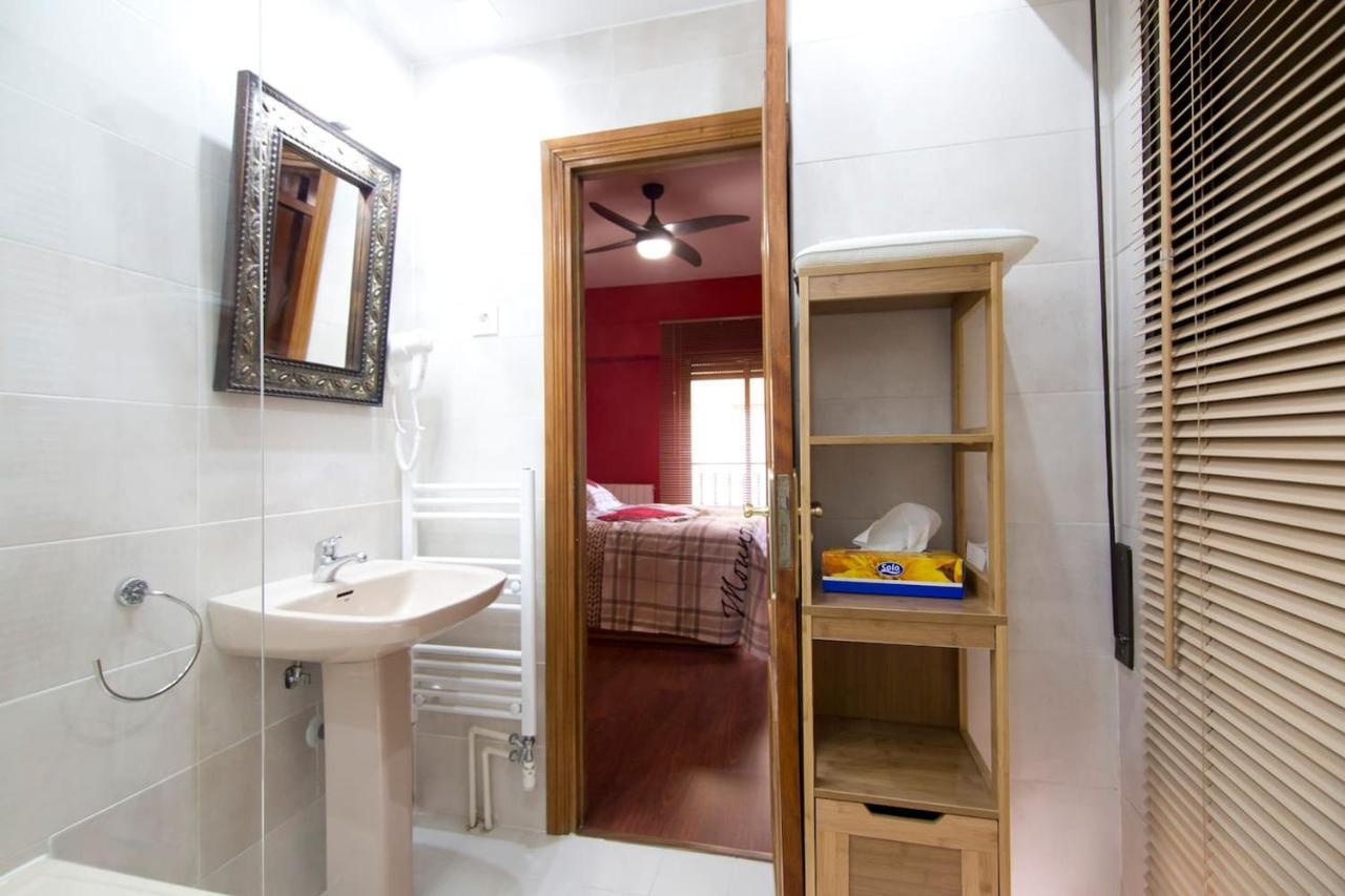 2 Bedrooms Downtown Apartamento Madrid