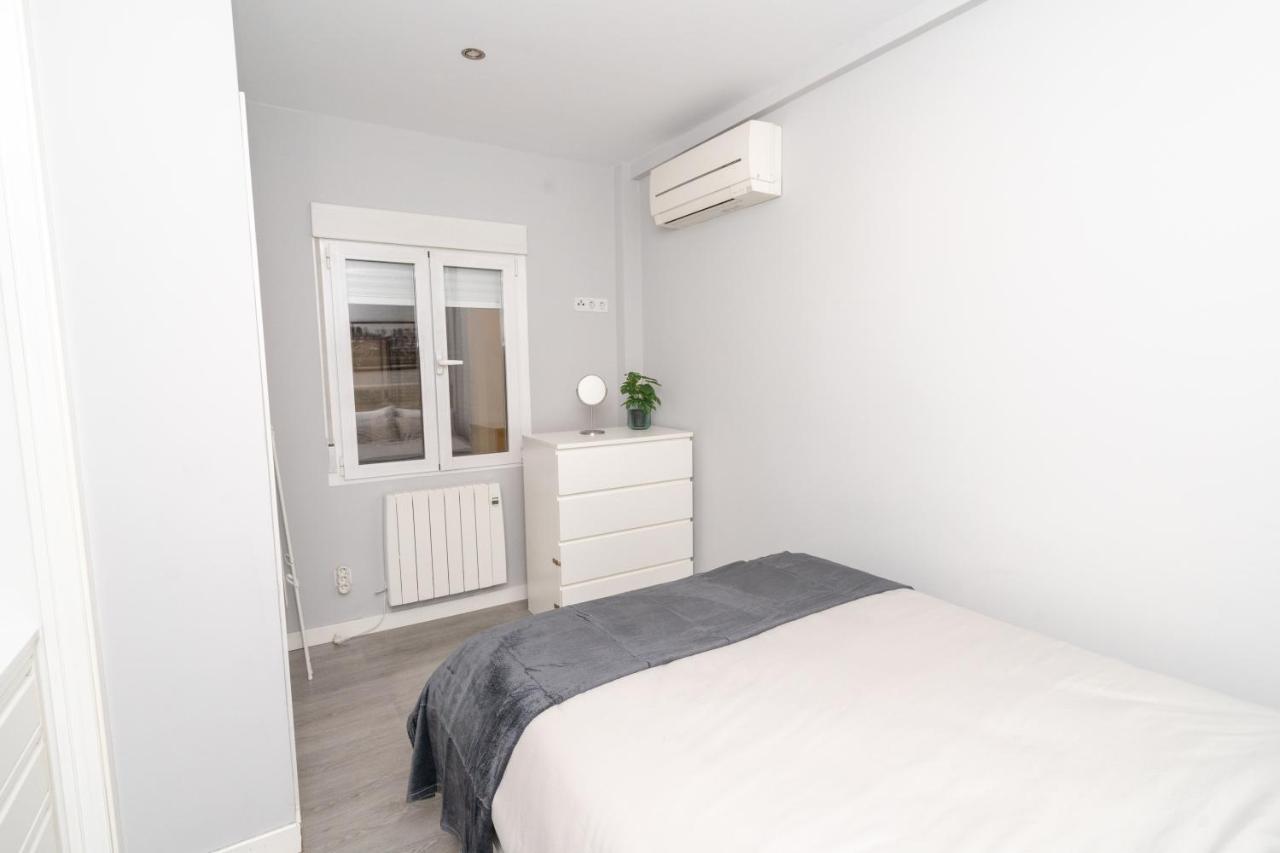 Modern Minimalist 1-bedroom In The Center